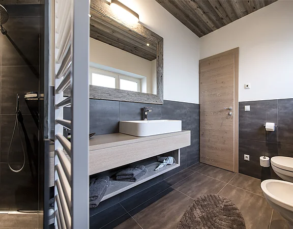 Ferienwohnung Hirzer: Badezimmer