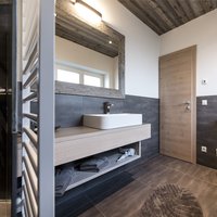 Ferienwohnung Hirzer: Badezimmer