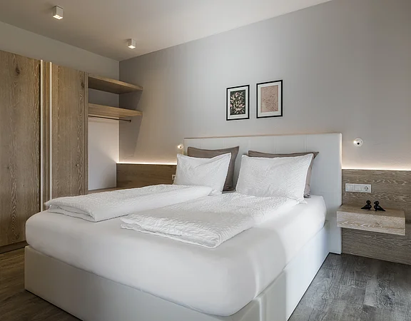 Ferienwohnung Vigilius: Schlafzimmer mit Doppelbett